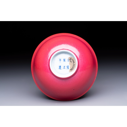 168 - A Chinese ruby-enamelled bowl, Yongzheng mark and of the periodDia.: 12,5 cm - H.: 5,8 cmCondition r... 