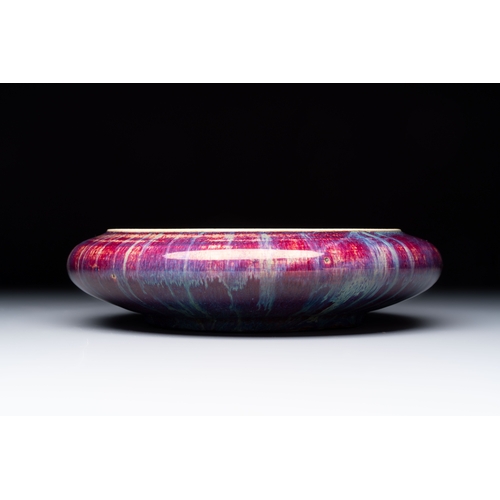 171 - A large Chinese flambé-glazed brush washer, 18th C.Dia.: 25 cm - H.: 6,5 cm
Condition reports and ad... 