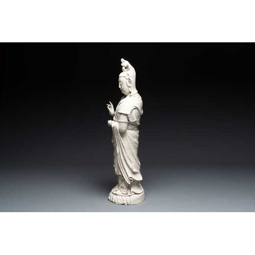 189 - A large Chinese Dehua blanc de Chine Guanyin, He Chaozong and Xuande mark, RepublicH.: 77,5 cmCondit... 