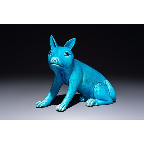 194 - A Chinese turquoise-glazed model of a dog, Qianlong mark, 19th C.L.: 19 cm - H.: 16 cm 
Condition re... 