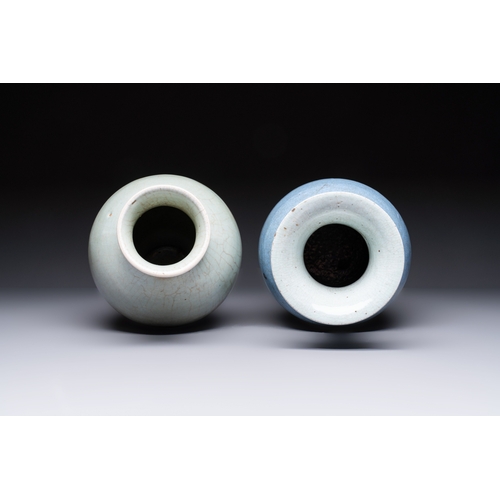 207 - A Chinese celadon crackle-glazed vase and a lavender-blue crackle-glazed vase, 18/19th C.H.: 41,5 cm... 