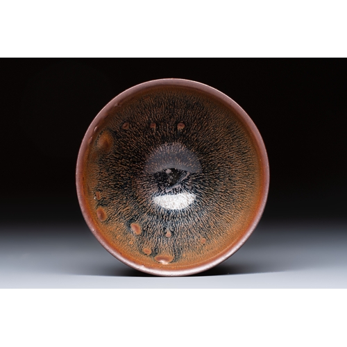 211 - A Chinese Jian 'Hare Fur' tea bowl, SongDia.: 12,2 cm - H.: 6,6 cm Condition reports and additional ... 