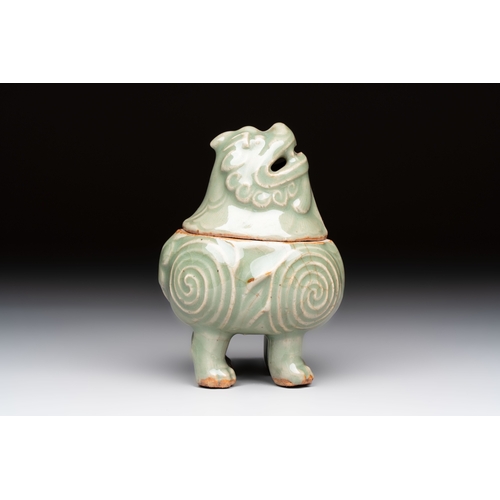 217 - A fine Chinese Longquan celadon 'Luduan' censer, MingH.: 12,8 cmCondition reports and additional hig... 
