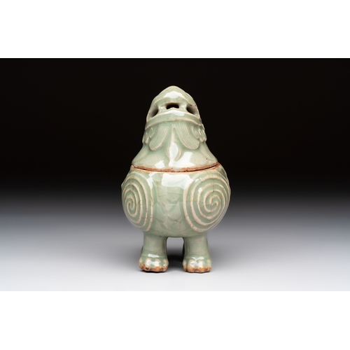 217 - A fine Chinese Longquan celadon 'Luduan' censer, MingH.: 12,8 cmCondition reports and additional hig... 