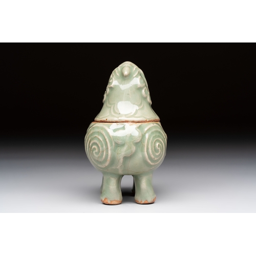 217 - A fine Chinese Longquan celadon 'Luduan' censer, MingH.: 12,8 cmCondition reports and additional hig... 