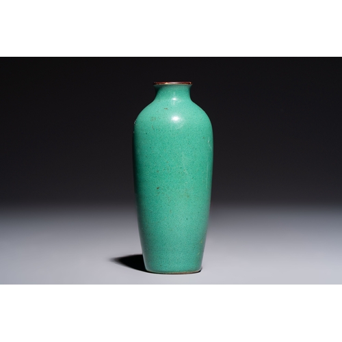 225 - A Chinese Swatow green-glazed vase, 19th C.H.: 13,8 cm

Condition reports and additional high-resolu... 