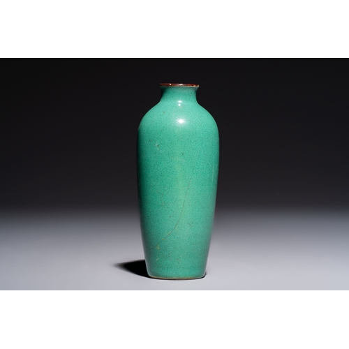 225 - A Chinese Swatow green-glazed vase, 19th C.H.: 13,8 cm

Condition reports and additional high-resolu... 