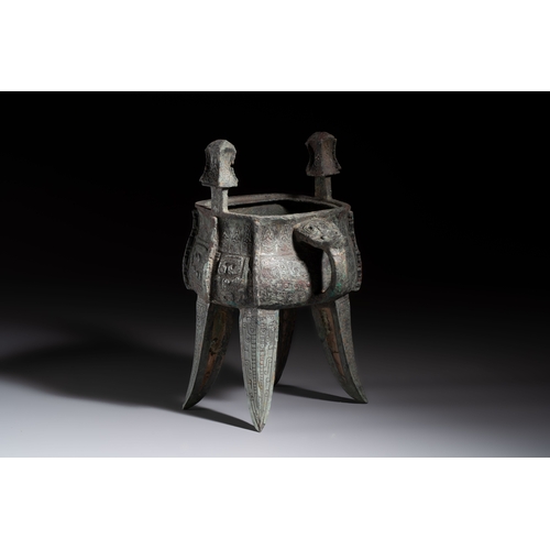 241 - A Chinese archaic bronze wine vessel with owl design, Jia, late ShangH.: 25,8 cmWeight: 2365 gramsCo... 