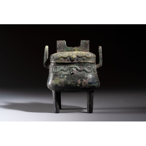 244 - An inscribed Chinese archaic bronze food vessel and cover with double-dragon design, 'Yu Fang Ding',... 