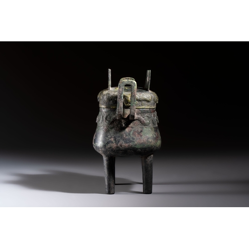 244 - An inscribed Chinese archaic bronze food vessel and cover with double-dragon design, 'Yu Fang Ding',... 