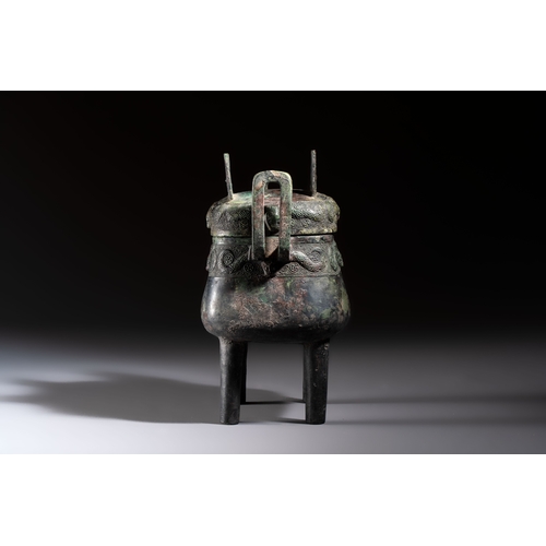 244 - An inscribed Chinese archaic bronze food vessel and cover with double-dragon design, 'Yu Fang Ding',... 