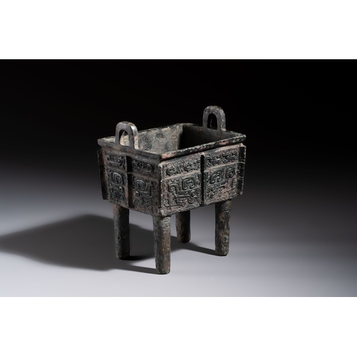 246 - An inscribed Chinese archaic bronze food vessel with Taotie design, Ding, Western ZhouDim.: 16,3 x 1... 