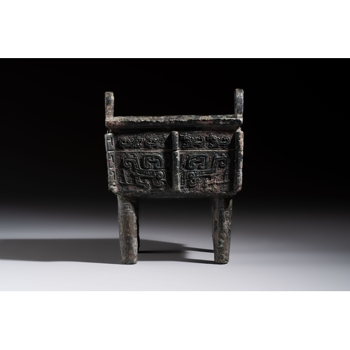 246 - An inscribed Chinese archaic bronze food vessel with Taotie design, Ding, Western ZhouDim.: 16,3 x 1... 