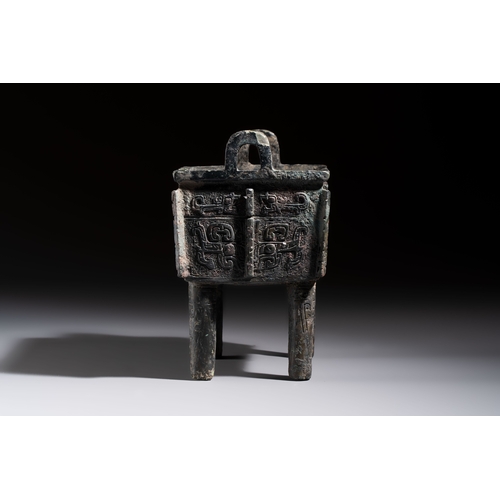246 - An inscribed Chinese archaic bronze food vessel with Taotie design, Ding, Western ZhouDim.: 16,3 x 1... 