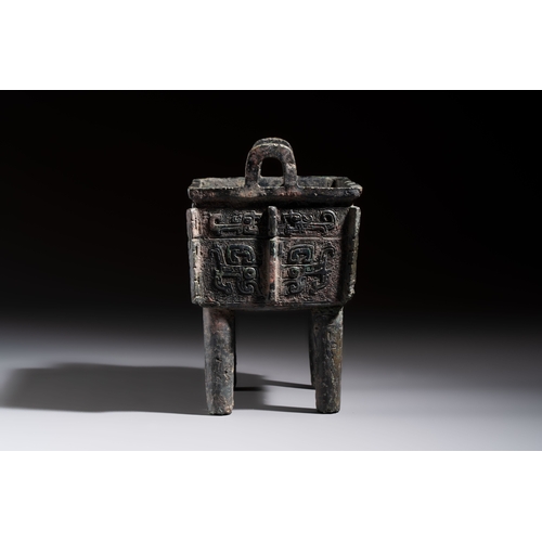 246 - An inscribed Chinese archaic bronze food vessel with Taotie design, Ding, Western ZhouDim.: 16,3 x 1... 