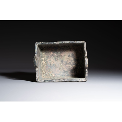 246 - An inscribed Chinese archaic bronze food vessel with Taotie design, Ding, Western ZhouDim.: 16,3 x 1... 