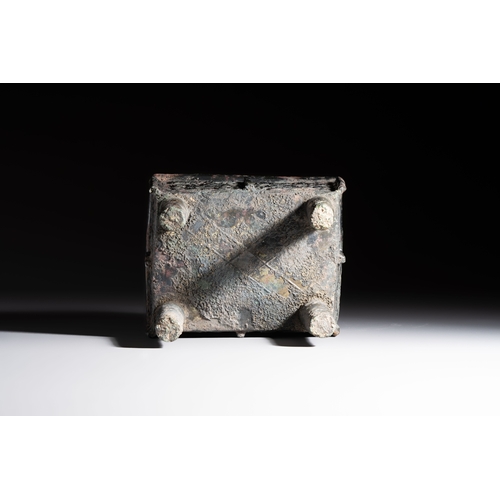 246 - An inscribed Chinese archaic bronze food vessel with Taotie design, Ding, Western ZhouDim.: 16,3 x 1... 