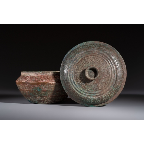 248 - A Chinese archaic bronze serving vessel and cover, Eastern Zhou/Spring and AutumnDia.: 22 cm - H.: 1... 