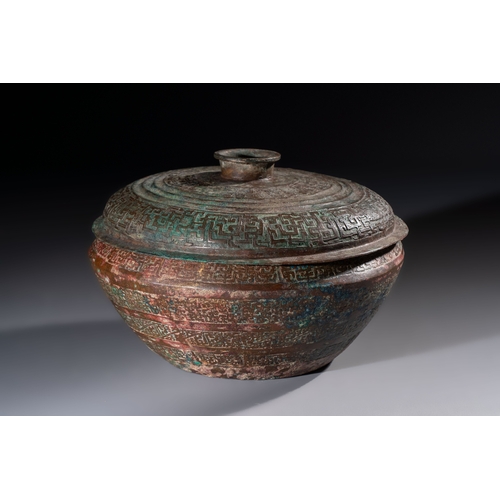 248 - A Chinese archaic bronze serving vessel and cover, Eastern Zhou/Spring and AutumnDia.: 22 cm - H.: 1... 