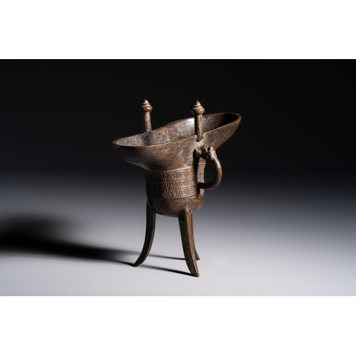 253 - A Chinese archaistic bronze ritual wine vessel, Jue, Qianlong mark, dated 1738L.: 17,5 cm - H.: 16,5... 