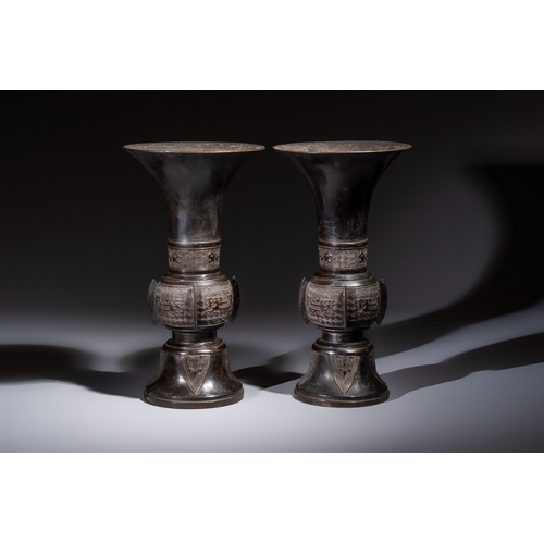 254 - A pair of Chinese archaistic bronze 'Gu' vases, 18th C.H.: 35,7 cm (the tallest)H.: 35 cm (the small... 