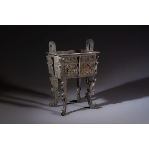 255 - A Chinese archaistic bronze censer with Taotie design, Fang Ding, MingH.: 27 cm 
Weight: 2920 grams
... 