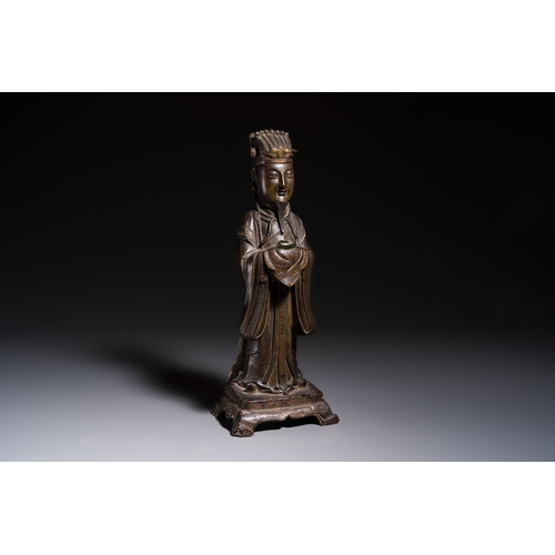 259 - A Chinese bronze figure of an official, MingH.: 29 cm
Weight: 1987 grams


Condition reports and add... 