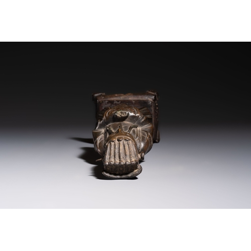 259 - A Chinese bronze figure of an official, MingH.: 29 cm
Weight: 1987 grams


Condition reports and add... 