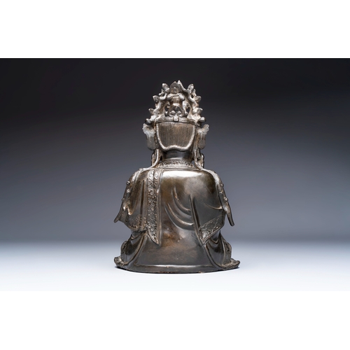 262 - A fine Chinese bronze figure of Bodhisattva holding a ruyi, MingH.: 29,7 cmWeight: 3915 grams

Condi... 