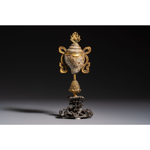 265 - A Chinese parcel-gilt cloisonné and bronze 'Conch Shell' Buddhist emblem, 18/19th C.H.: 24 cm
Weight... 