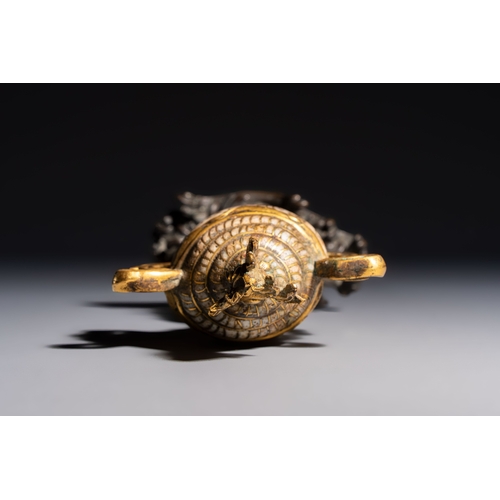 265 - A Chinese parcel-gilt cloisonné and bronze 'Conch Shell' Buddhist emblem, 18/19th C.H.: 24 cm
Weight... 