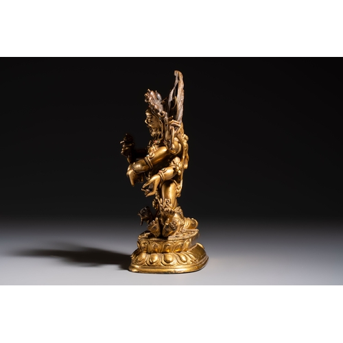 266 - A fine Sino-Tibetan gilt-bronze figure of Mahakala, 18th C.H.: 22,7 cm
Weight: 3154 grams
Elaboratel... 