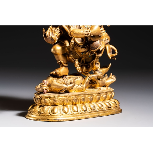 266 - A fine Sino-Tibetan gilt-bronze figure of Mahakala, 18th C.H.: 22,7 cm
Weight: 3154 grams
Elaboratel... 