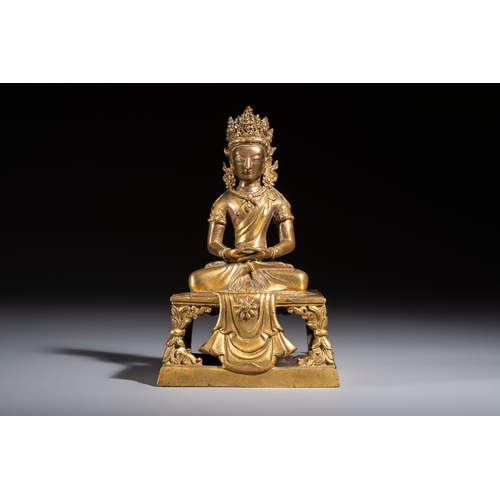 267 - A Sino-Tibetan gilt-bronze figure of Buddha Amitayus, inscribed, QianlongH.: 18,3 cm 
Weight: 1410 g... 