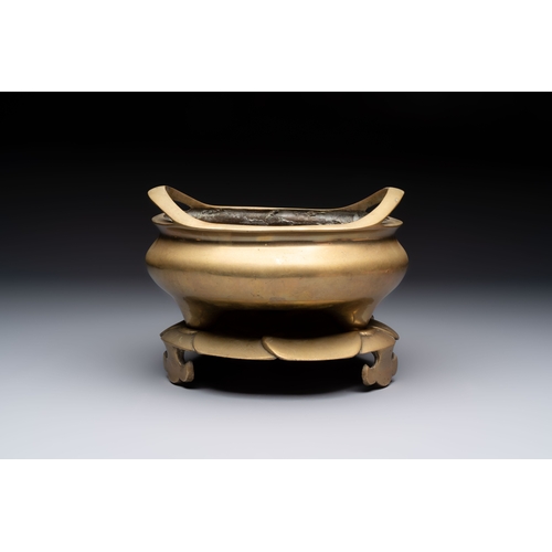 273 - A large Chinese bronze tripod censer and stand, Wu Chen Mi Sheng Tang mark, dated 1868L.: 23,5 cm - ... 