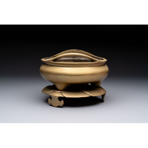 273 - A large Chinese bronze tripod censer and stand, Wu Chen Mi Sheng Tang mark, dated 1868L.: 23,5 cm - ... 