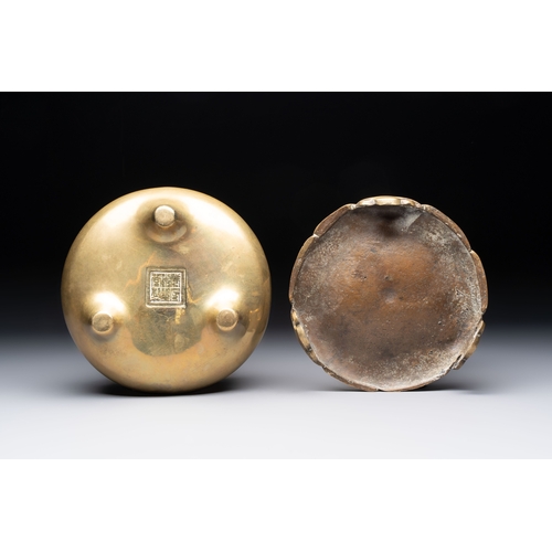 273 - A large Chinese bronze tripod censer and stand, Wu Chen Mi Sheng Tang mark, dated 1868L.: 23,5 cm - ... 