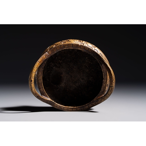 276 - A Chinese bronze tripod 'Dragon' censer with two handles, Xuande mark, 19th C.L.: 11,6 cm - H.: 7 cm... 
