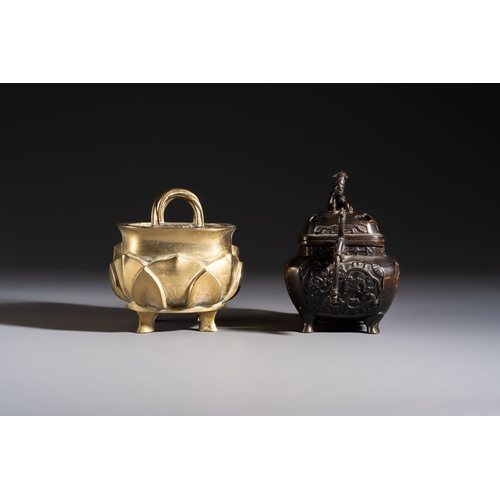 278 - Two Chinese bronze censers and an oil lamp, Xuande and Jin Chun Yuan mark, 19/20th C.H.: 15,5 cm (th... 