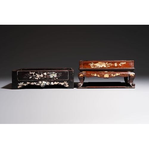 287 - Two Vietnamese mother-of-pearl-inlaid wooden trays and a circular box and cover, 19th C.Dia.: 27 cm ... 