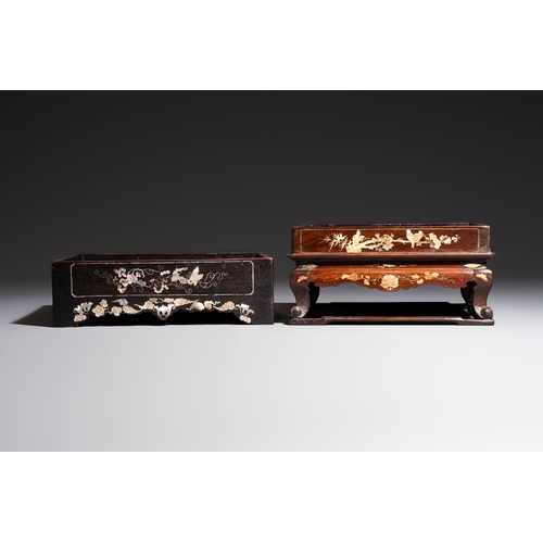 287 - Two Vietnamese mother-of-pearl-inlaid wooden trays and a circular box and cover, 19th C.Dia.: 27 cm ... 