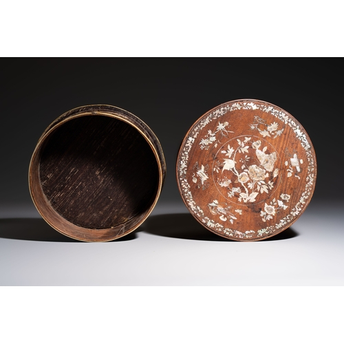 287 - Two Vietnamese mother-of-pearl-inlaid wooden trays and a circular box and cover, 19th C.Dia.: 27 cm ... 