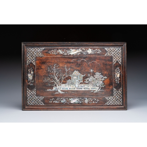 288 - A Vietnamese mother-of-pearl-inlaid hardwood tray and a wooden plaque, 19th C.Dim.: 40,8 x 61,5 cm (... 