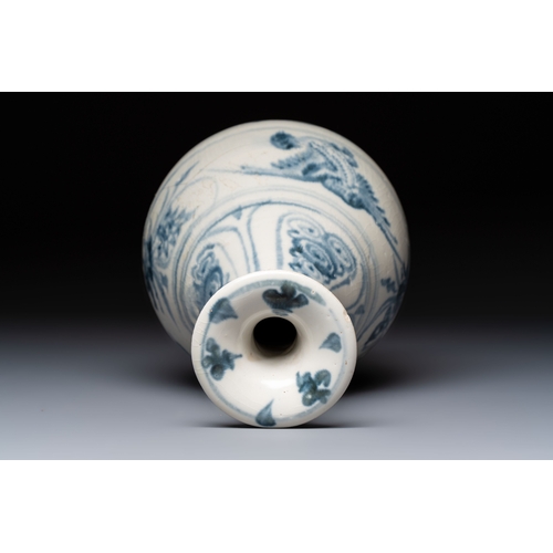 291 - A Vietnamese blue and white vase, Hoi An Hoard, 15th C.H.: 30 cm
Provenance: - The Geoffrey Middle C... 