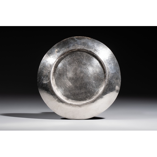293 - A fine Vietnamese silver saucer and handled bowl, Lei mark, 19th C.Dia.: 17,3 cm (the saucer)L.: 14,... 
