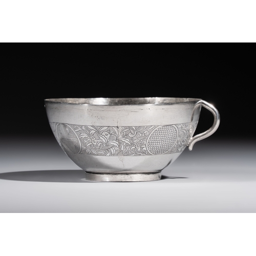 293 - A fine Vietnamese silver saucer and handled bowl, Lei mark, 19th C.Dia.: 17,3 cm (the saucer)L.: 14,... 