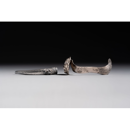 295 - A collection of 11 Chinese silver wares, various marks, 19/20th C.H.: 7,7 cm (the largest bracelet)D... 