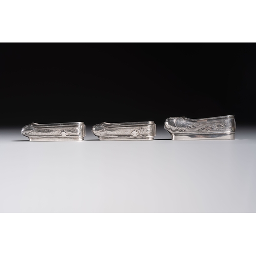 295 - A collection of 11 Chinese silver wares, various marks, 19/20th C.H.: 7,7 cm (the largest bracelet)D... 