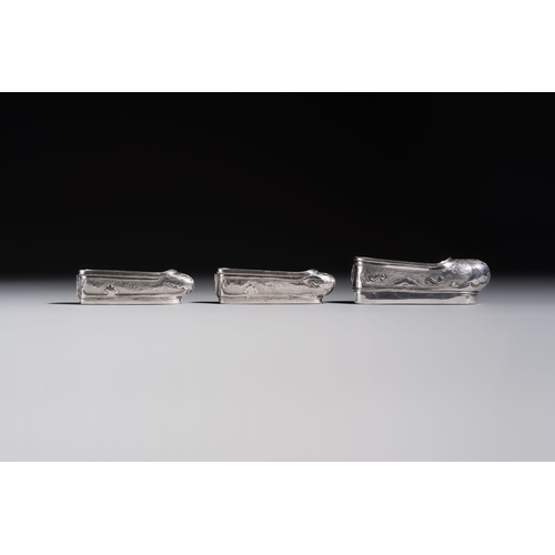 295 - A collection of 11 Chinese silver wares, various marks, 19/20th C.H.: 7,7 cm (the largest bracelet)D... 