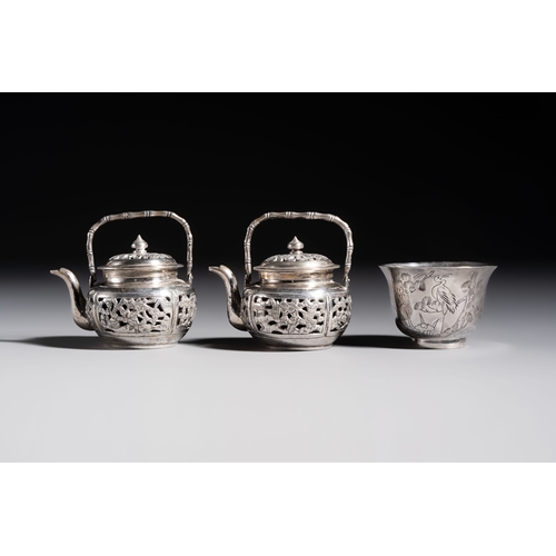 295 - A collection of 11 Chinese silver wares, various marks, 19/20th C.H.: 7,7 cm (the largest bracelet)D... 